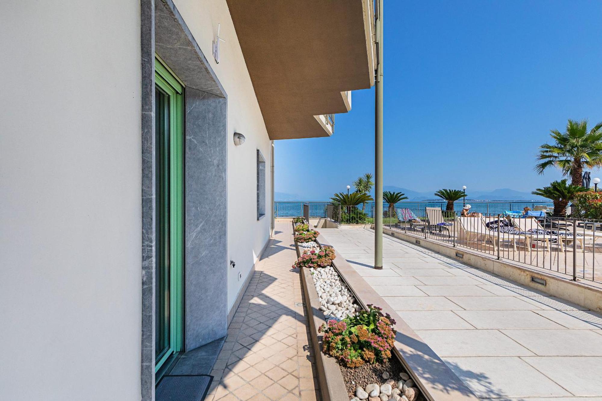דסנזאנו דל גארדה Residenza Miralago II By Wonderful Italy מראה חיצוני תמונה