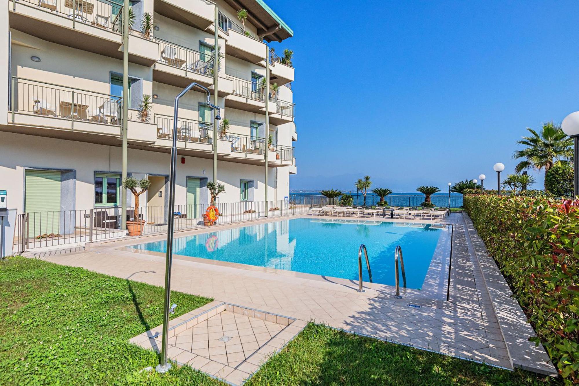 דסנזאנו דל גארדה Residenza Miralago II By Wonderful Italy מראה חיצוני תמונה