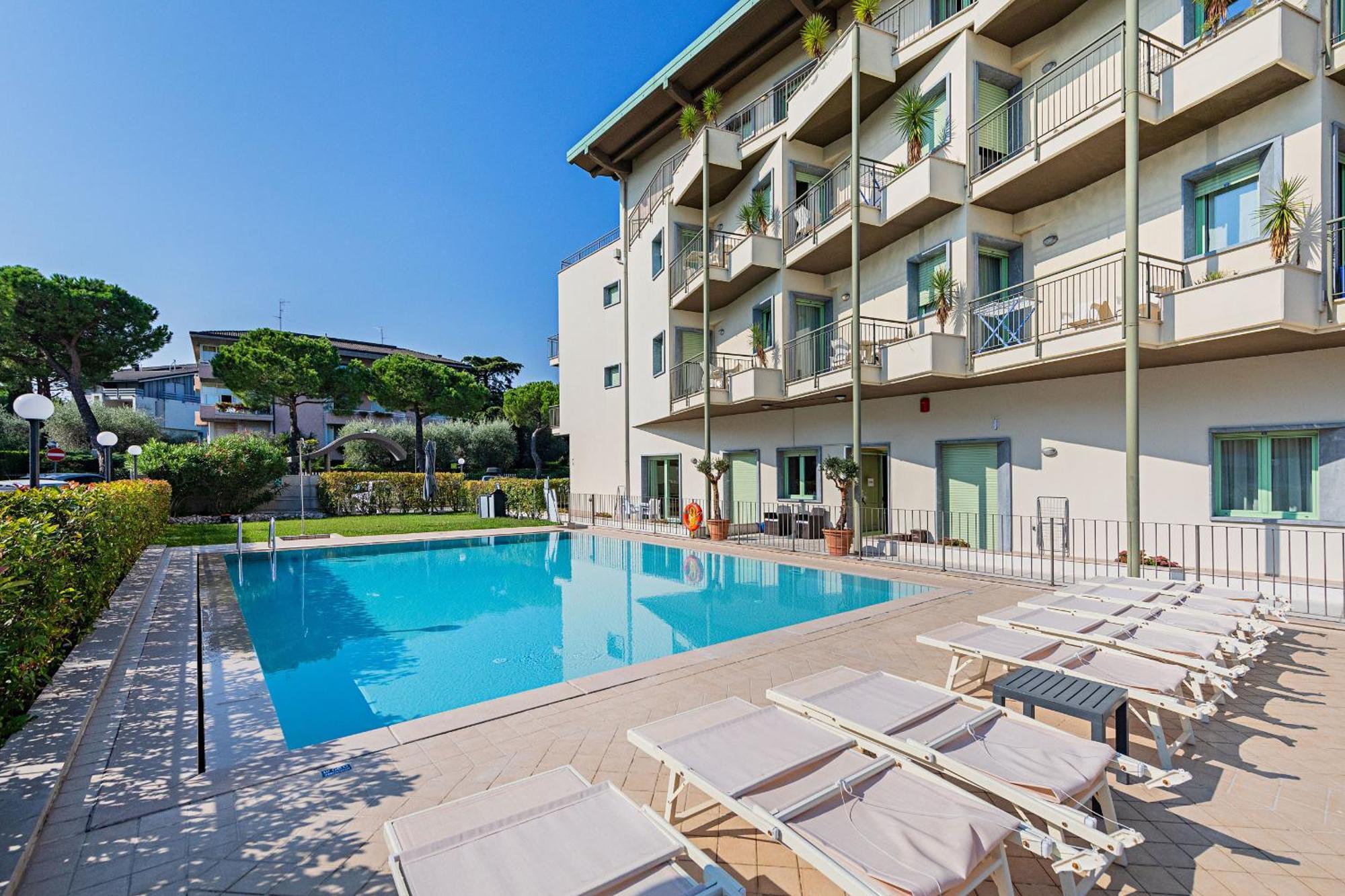 דסנזאנו דל גארדה Residenza Miralago II By Wonderful Italy מראה חיצוני תמונה